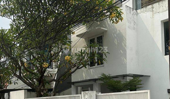 Rumah 3 Lantai Bagus SHM di Gandaria, Jakarta Selatan Sel 1