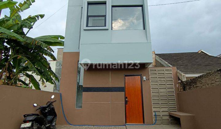 Rumah 2 Lantai Baru Unfurnished SHM di Jalan Cihanjuang , Cimahi 1