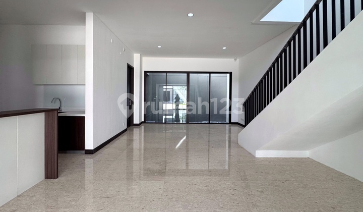 Beautiful 2-Story Luxury and Premium Ready-to-Live House in Welton Signature 8 X 16 Hiera Bsd, Near Toll Road, Near Mall, Near KRL Station 2