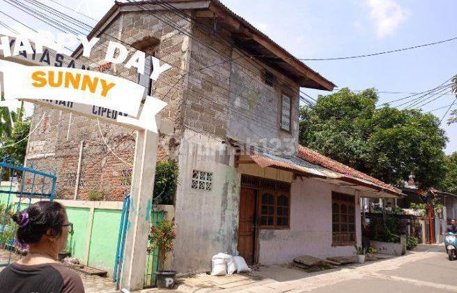 Rumah Tua Hitung Tanah Bebas Banjir di Cipedak Jagakarsa  1