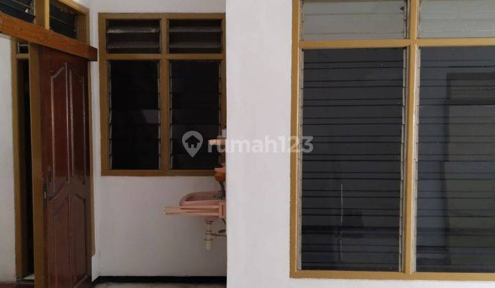 Disewakan Rumah 2 Lantai Lokasi Strategis Di Simpang Darmo Kt 2