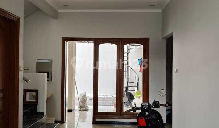 For Quick Rent: House Located in Dukuh Kupang, Surabaya 2