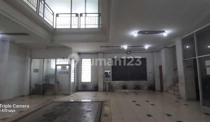 Disewakan Ruko 3 Lantai di Kertajaya Cocok untuk Showroom (Y W)