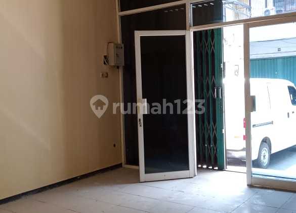 For Rent: 3-Story Shop House in Panji Makmur Shop House Complex NN 1