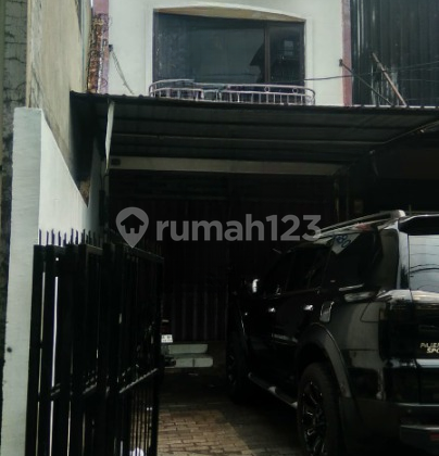 For Rent Quickly, Shop House Location on Raya Nginden Surabaya KT.