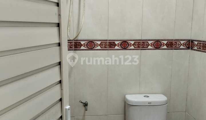 Disewakan Ruko Siap Huni Lokasi Di Nol Jalan Simokerto KT 2