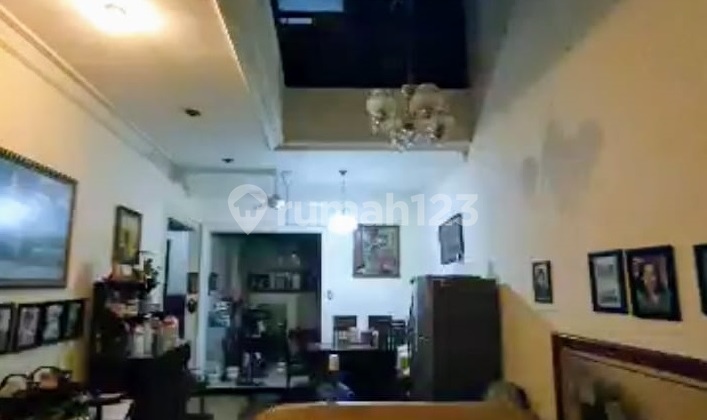 Dijual Rumah 2 lantai pojok KT 2