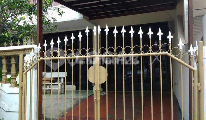 East Kelapa Cengkir House, Kelapa Gading, North Jakarta