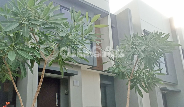 Regia House, Summarecon Crown Gading