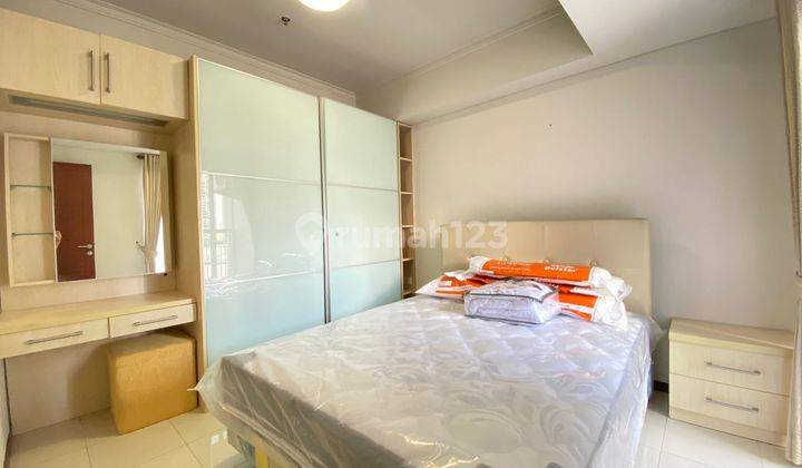 2BR Interior Cakep View Central Park Apt Royal Mediterania 2