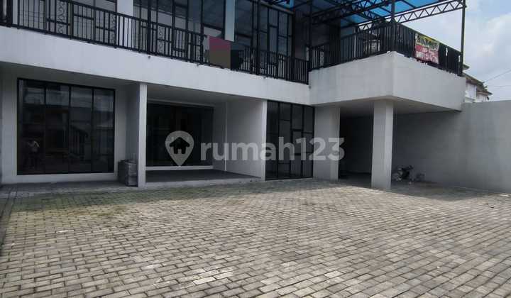 Ruang usaha di poros Borobudur cocok untuk kantor atau cafe 9