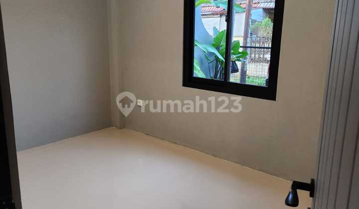 Dijual Rumah di Ciater Permai, 2 Lantai, Siap Huni, Hadap Timur 2