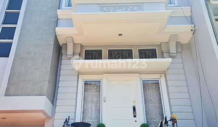 Rumah modern 2.5 Lantai siap huni gading serpong ( RV ) Rumah modern 2.5 Lantai siap huni gading serpong ( RV )