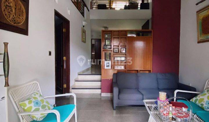 ruang tamu rumah dijual cepattt di setraduta