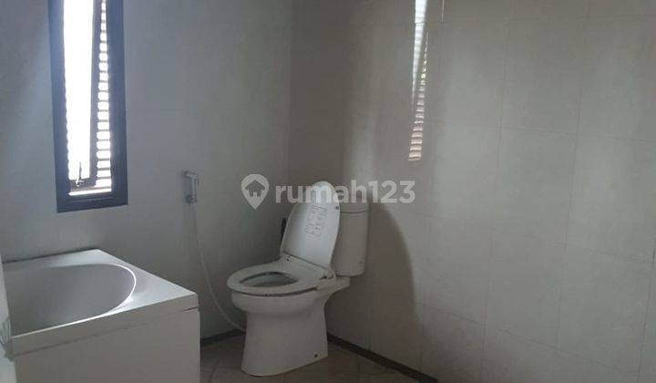 kamar mandi rumah di maple town house