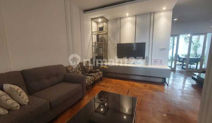 Rumah di Setraduta Cemara disewakan, full furnish American Style 1