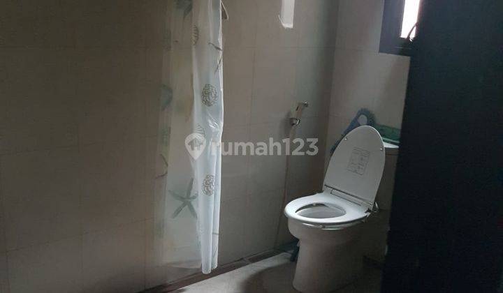 kamar mandi rumah di maple town house