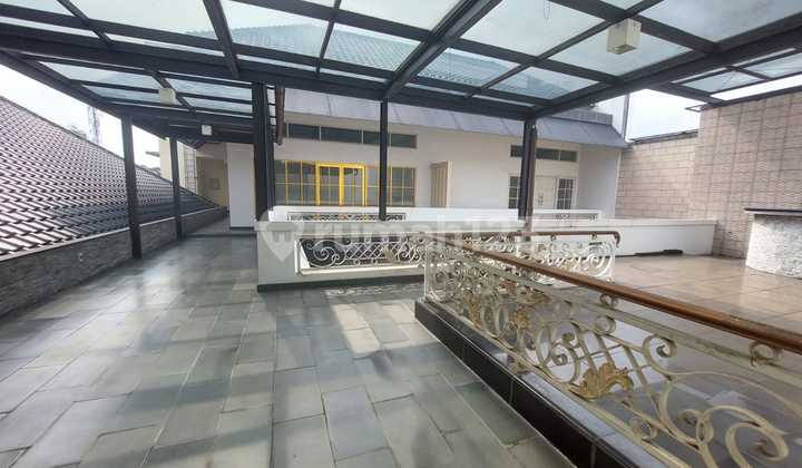 Disewakan Rumah + Kantor Mewah di Jaksel Disewakan Rumah + Kantor Mewah di Jaksel