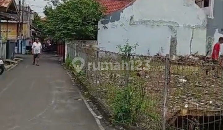 Hoek Land. Pongtiku St, Depsos Bintaro 303 M2 Corner