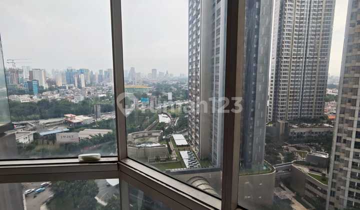Furnished Mewah Full Wallpaper ! Apartemen 2 + 1 BR Disewakan di Taman Anggrek Kondominium!