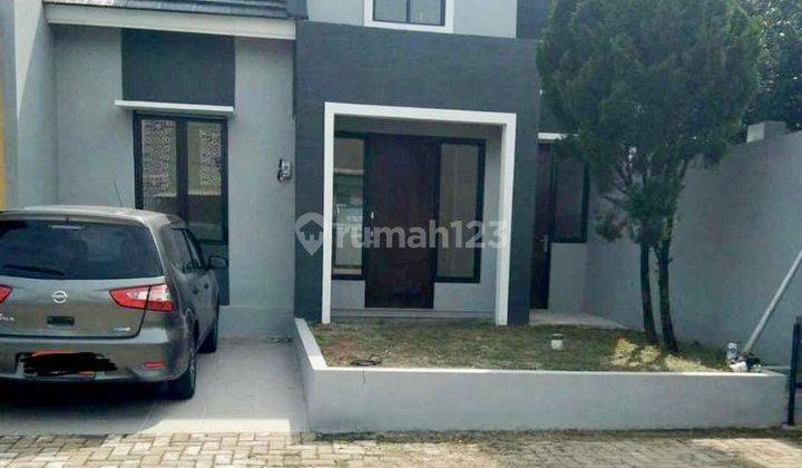 tampak depan rumah green hills estate ciputat,