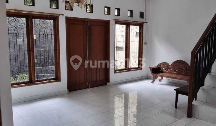 House in Rempoa near MRT Lebak Bulus, within a complex. 2