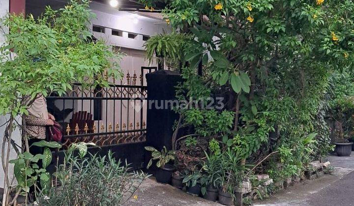 Rumah siap huni di taman asri Ciledug Tangerang  1