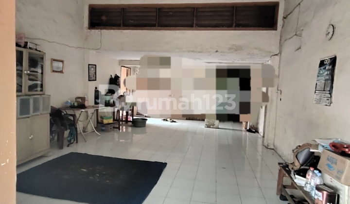 For Sale & For Rent. Old House Land Sale on Grogol Roadside, West Jakarta. Suitable for Opening a Food Business, Building Boarding Houses, Cafes, and Others. (Property Code 2962) 2