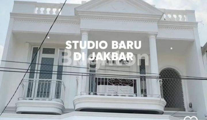 RUMAH UKURAN 7,3X18 UNTUK FOTO STUDIO, STREAMING YOUTUBER, FOTO STUDIO DAN UNTUK USAHA JUAL ONLINE DI KEMBANGAN SWLATAN, KEMBANGAN, JAKARTA BARAT (KODE RMRG 2656) 1