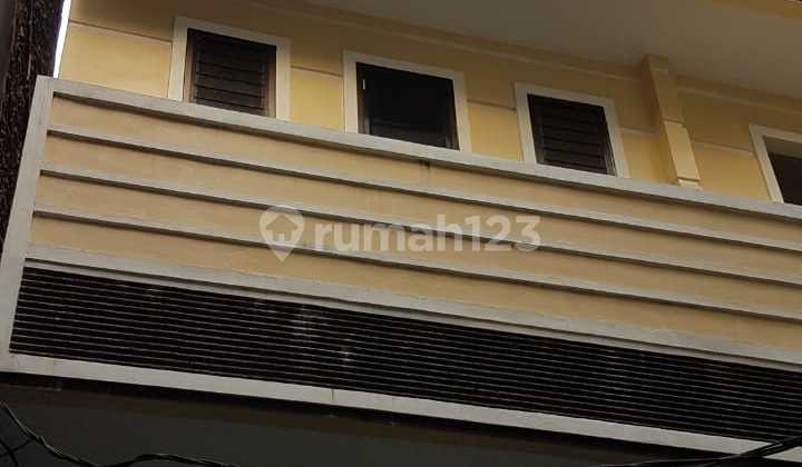 *Dijual Rumah 3 Lantai Dalam Gang di Pejagalan, Penjaringan, Jakarta Utara.*(Kode Rmrg 2949) *Dijual Rumah 3 Lantai Dalam Gang di Pejagalan, Penjaringan, Jakarta Utara.*(Kode Rmrg 2949)