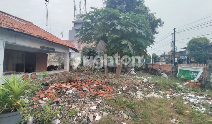For Sale & For Rent. Old House Land Sale on Grogol Roadside, West Jakarta. Suitable for Opening a Food Business, Building Boarding Houses, Cafes, and Others. (Property Code 2962)