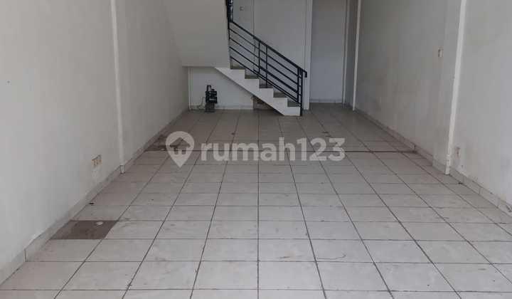 *For Rent 4-Storey Shop House on the Side of Jalan Kh. Hasyim Ashari, Cipondoh, Tangerang, Banten.*(Property Code 2900) *For Rent 4-Storey Shop House on the Side of Jalan Kh. Hasyim Ashari, Cipondoh, Tangerang, Banten.*(Property Code 2900)
