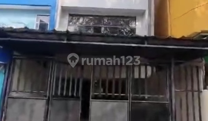 *For Sale & Rent 3.5-Story Shop House Near Bandenan in Pekojan Area, Tambora, West Jakarta.*(code Rmrg2894) *For Sale & Rent 3.5-Story Shop House Near Bandenan in Pekojan Area, Tambora, West Jakarta.*(code Rmrg2894)