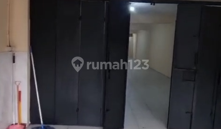 *For Sale & Rent 3.5-Story Shop House Near Bandenan in Pekojan Area, Tambora, West Jakarta.*(code Rmrg2894) *For Sale & Rent 3.5-Story Shop House Near Bandenan in Pekojan Area, Tambora, West Jakarta.*(code Rmrg2894)