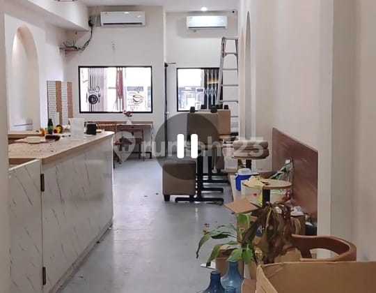 *Disewakan 1 atau Ruko Gandeng Pinggir Jalan Raya di Sekitar Kemanggisan, Kebon Jeruk, Jakarta Barat...*(Kodermrg 3000)