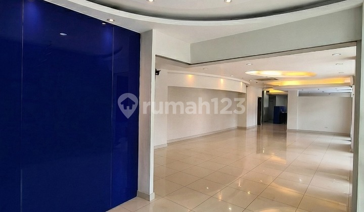 For Rent: 4 Linked Shop-houses, 4 Floors, Strategic Commercial Area, Spacious Parking, near Pondok Indah, Gandaria, Radio Dalam, Elevator Available, South Jakarta. (Code Rmrg 3003) 2