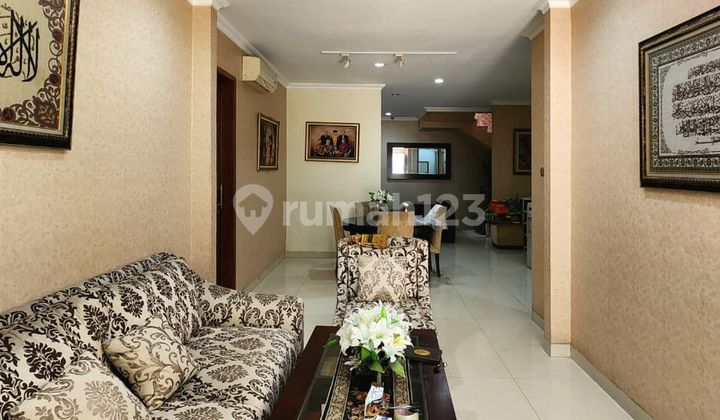 Rumah Siap Huni di Pondok Indah Row Besar Jakarta Selatan