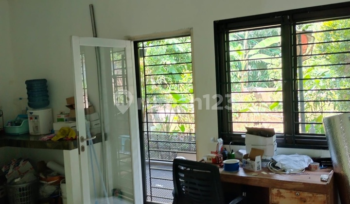 Quick Sale, Well-Maintained Shop House in a Busy Location in Bogor 2