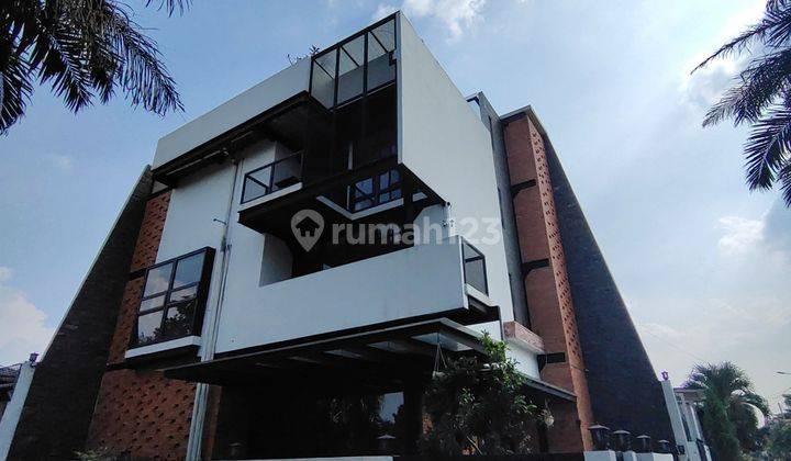 Rumah Hook Ber Nuansa Industrial Siap Huni 1