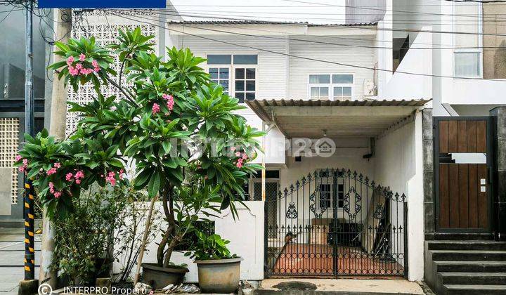 Rumah 2 Lantai Dijual Taman Ratu Indah Lokasi Strategis Lt 132m2 2