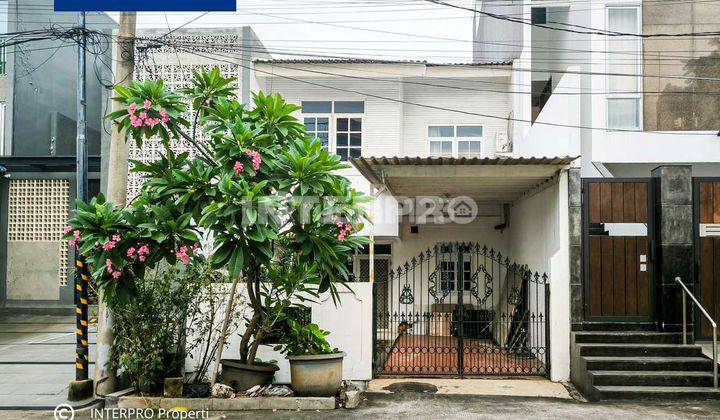 Rumah 2 Lantai Dijual Taman Ratu Indah Lokasi Strategis Lt 132m2 1