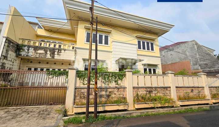 Rumah di Taman Kedoya Baru Jakarta Barat Luas Tanah 480m2