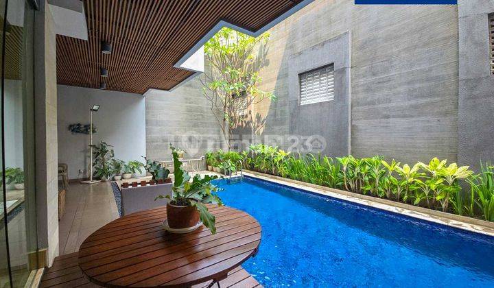 Rumah 4 Lantai Semi Furnished di Intercon Kebon Jeruk Lt 300m2 2