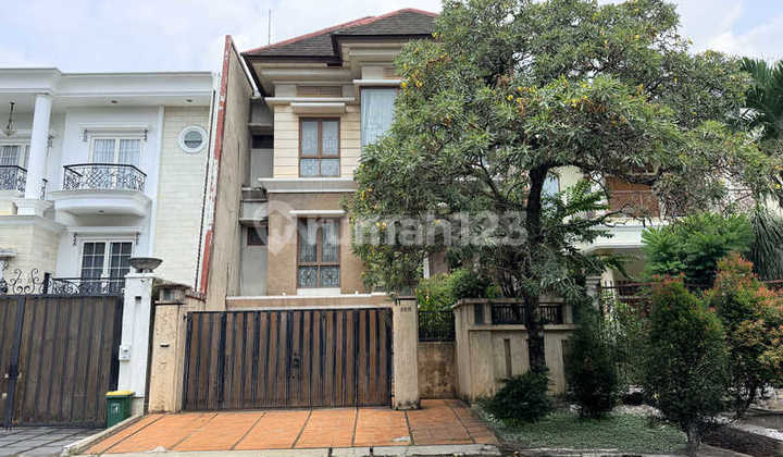 3-Story House for Sale in Permata Buana with Back Garden - Land Size 250m2 3-Story House for Sale in Permata Buana with Back Garden - Land Size 250m2