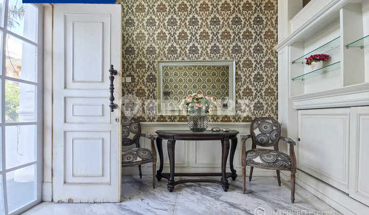 Rumah 3,5 Lantai American Classic Pik Full Furnished - LT 150M2