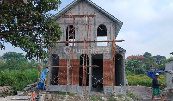 Rumah Eksklusif Konsep Modern Klasik Dekat Pintu Tol Prambanan 1