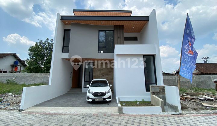 Kesempatan Langka! Rumah 2 Lantai Strategis Dekat Kampus & Ring Road Utara