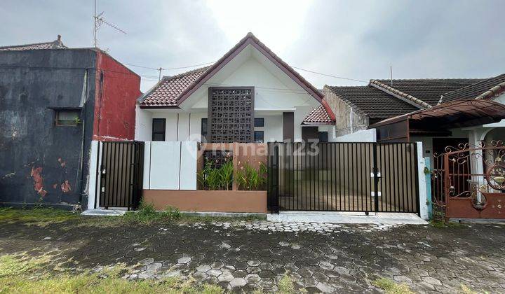 DI JUAL CEPAT RUMAH SIAP HUNI DI BARAT STADION MAGUWOHARJO 2