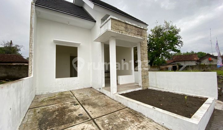 Modern Minimalist Under Construction Residence in Tempel Sleman - Promo 386 Million!
