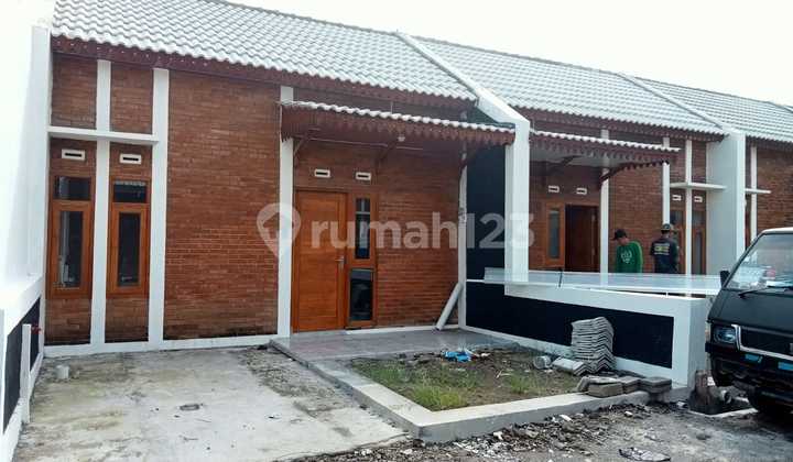 Rumah Dengan Dinding Bata Ekspose 200 Jt an di Prambanan 4